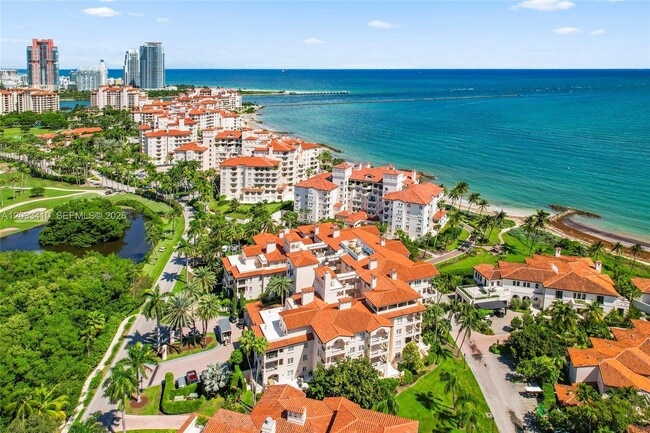 Building Photo - 19122 Fisher Island Dr