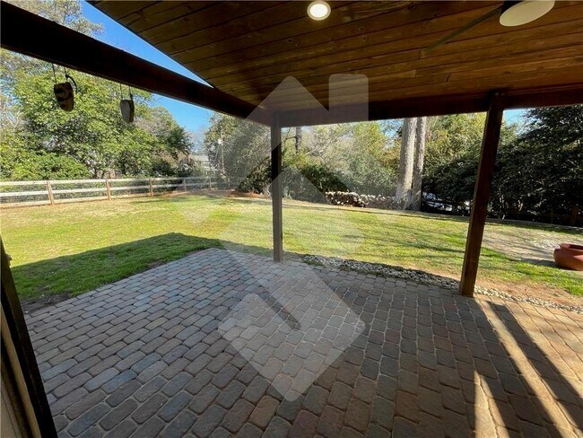 Building Photo - 9935 La View Cir