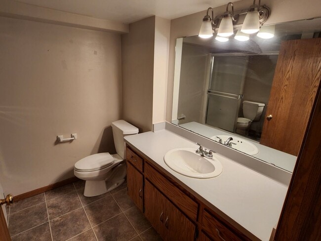 Building Photo - 3 bedroom Tosa ranch