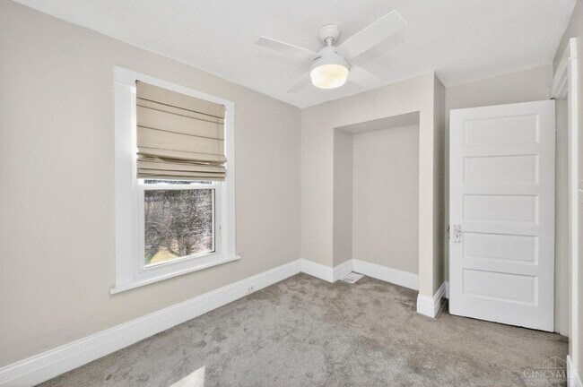 Building Photo - 1007 W Loveland Ave