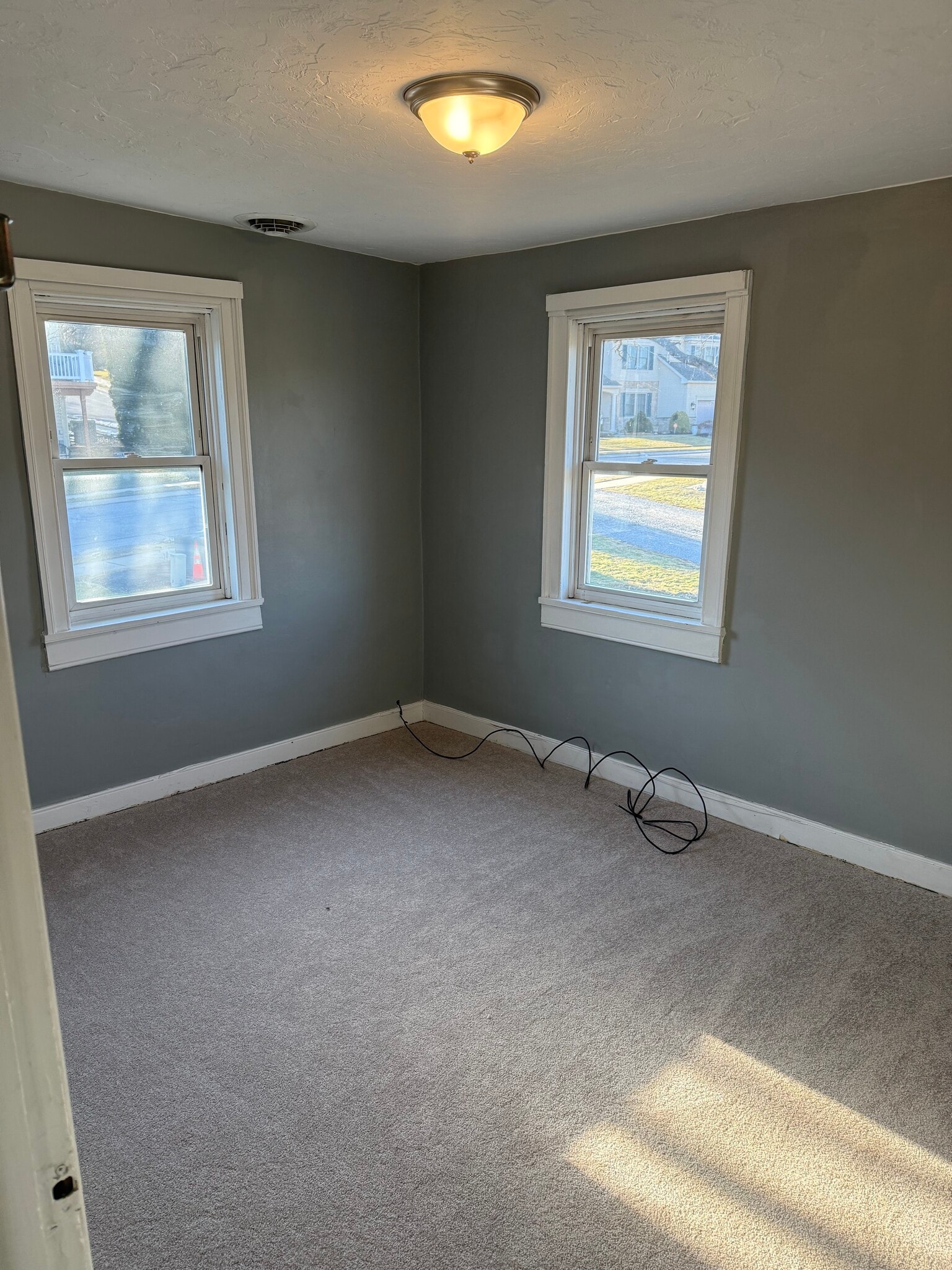 Building Photo - 7350 Seneca Ridge Dr