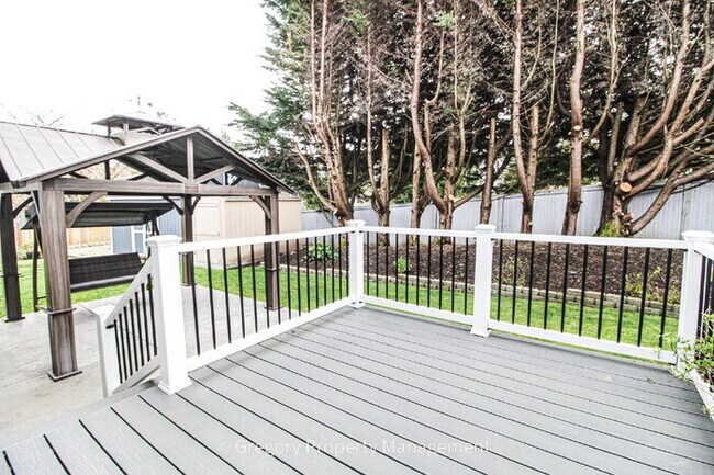 Building Photo - Well Maintained 1st Time Rental 4bed 3bath 2 Car 2076sf New Paint. Huge Fenced Backyard A/C