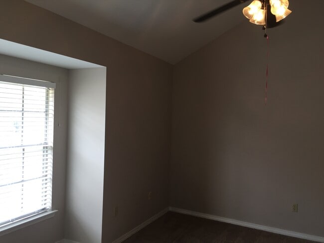 Building Photo - 15261 Jones Creek Village Ave