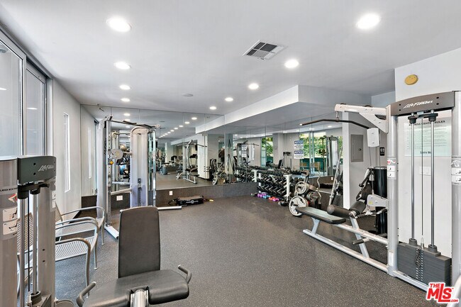 Building Photo - 1100 Alta Loma Rd