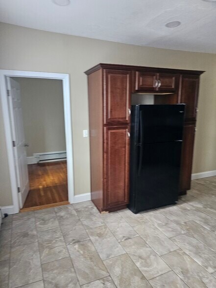 Entrance 3 Bedroom - 115 Regent St
