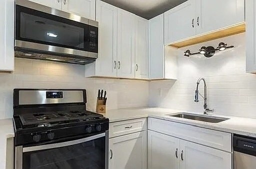 Building Photo - 1024 Main St