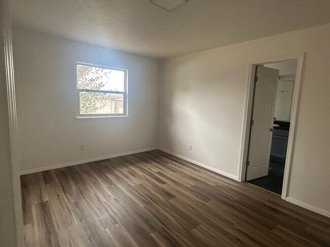 Building Photo - Newly Renovated 3 bedroom home
