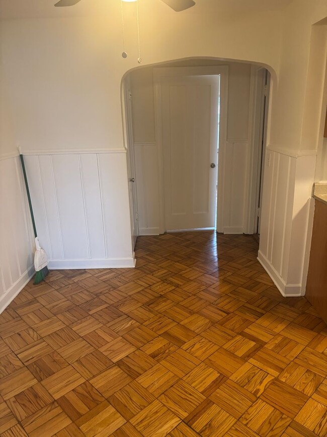 Building Photo - 1820 Losantiville Ave