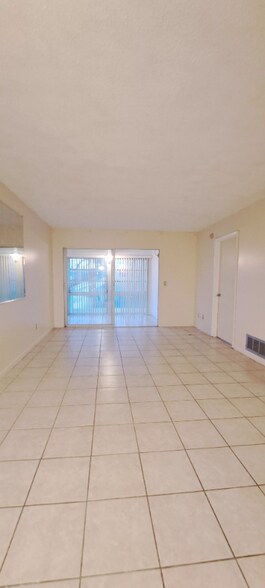 Building Photo - 1845 S Highland Ave