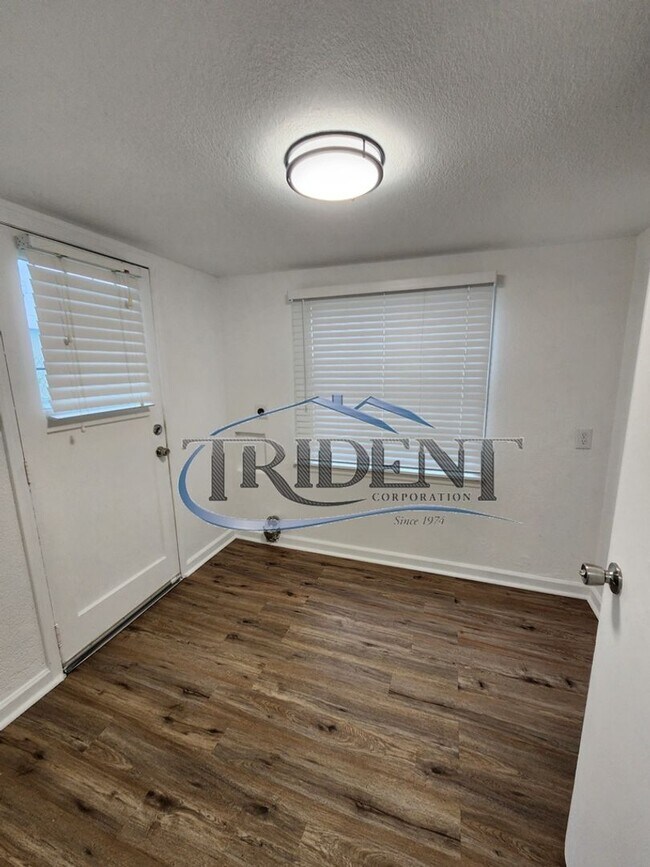 Building Photo - 2 bedroom, 2 bath house, plus a bonus room, located in the country.
