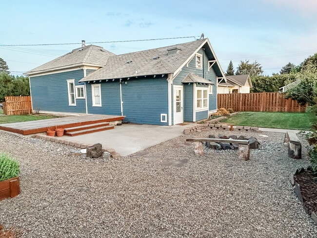 Building Photo - 809 S Willow St