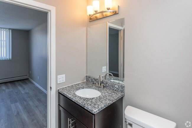 Building Photo - The BLVD Apartments | Newly Renovated 2 Bed/1 Bath — FREE 50" TV With Move-In!