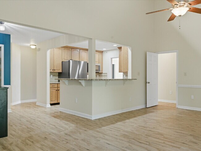 Building Photo - 9437 Fairmead Dr