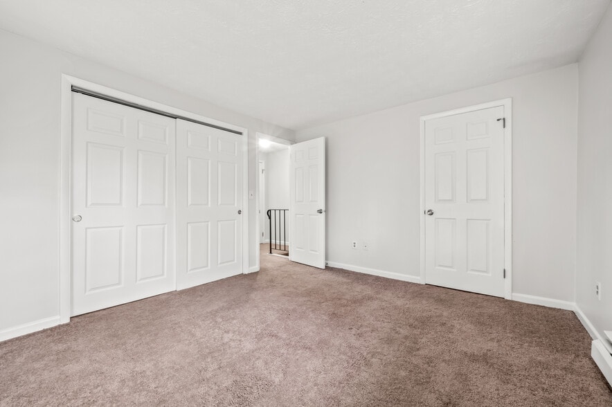 Building Photo - 343 Oakland St