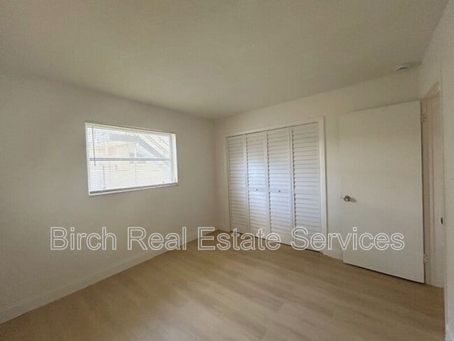 Building Photo - 200 Waverly Way