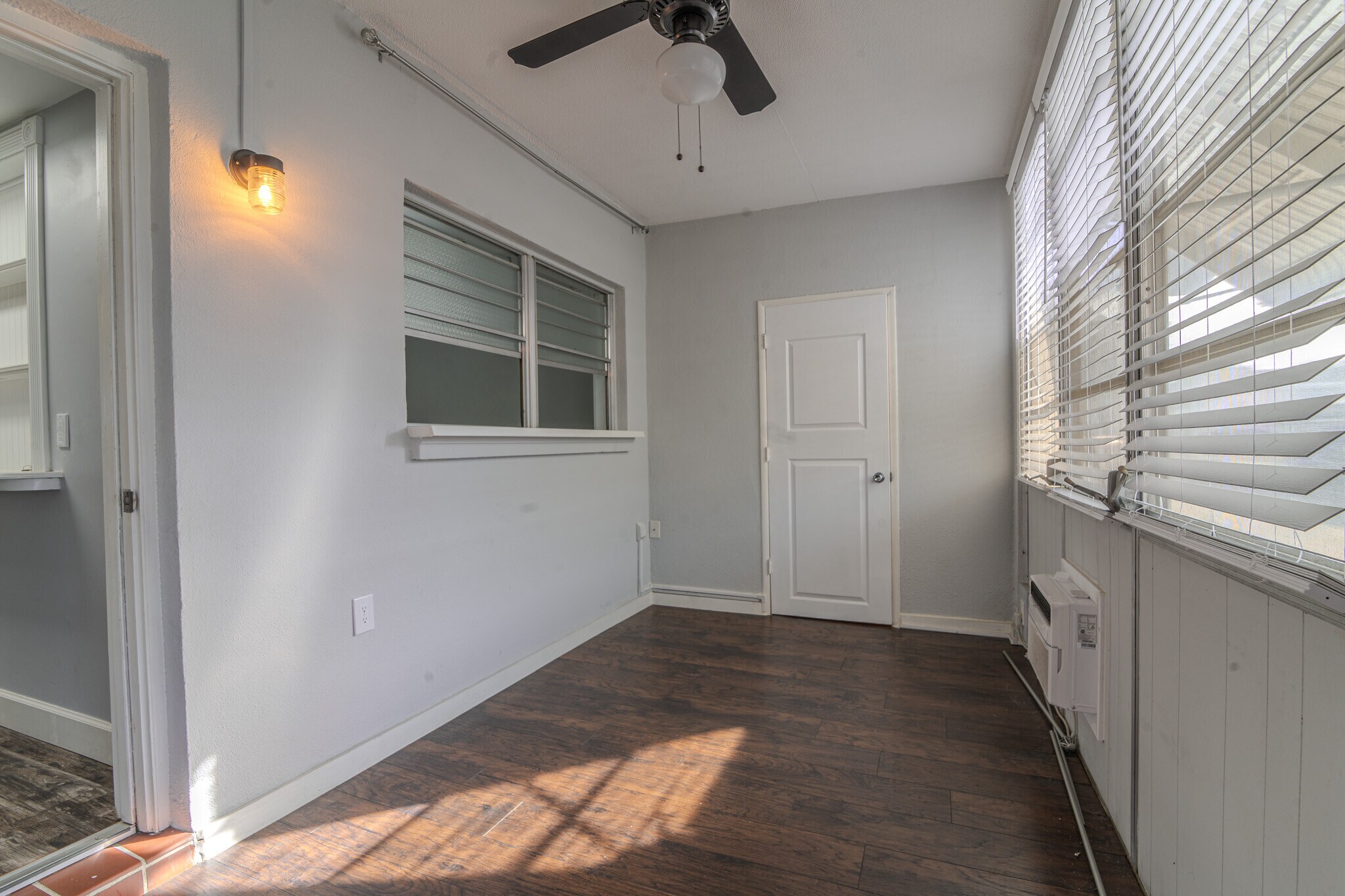 Florida Room - 5850 18th St N