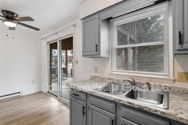 Building Photo - 131 Biser St