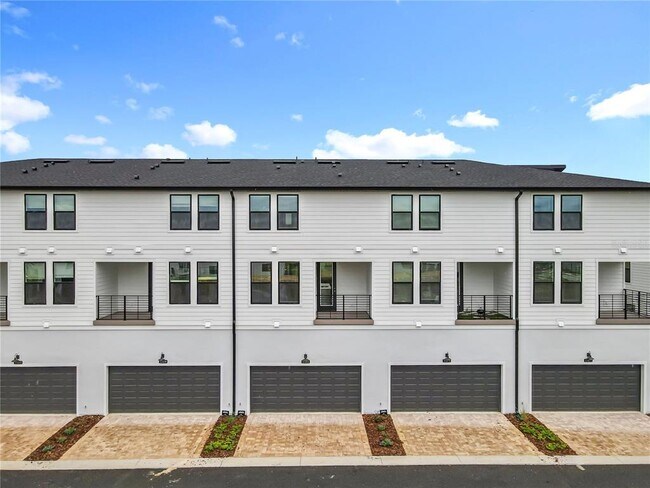Building Photo - 15465 Hamlin Pk Dr
