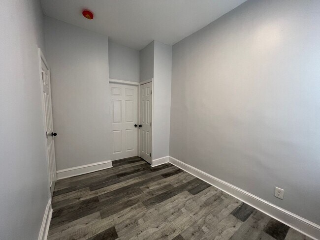 Building Photo - 4129 W Girard Ave