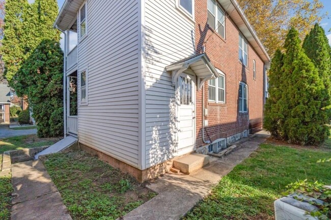 Building Photo - 150 Riddle Rd