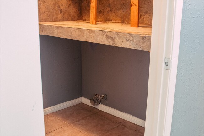 Building Photo - 13106 Hollowcreek Park Dr