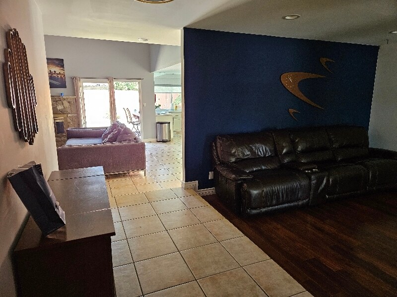 Building Photo - 3500 El Cortez Ave