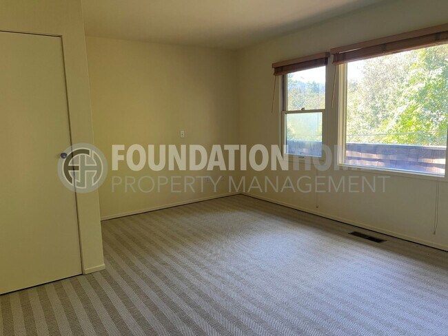 Building Photo - Picturesque 1BR/1BA Ross Cottage!  A/C! De...