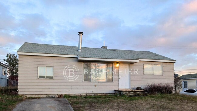 Primary Photo - Charming 3-Bedroom Home with Spacious Back...