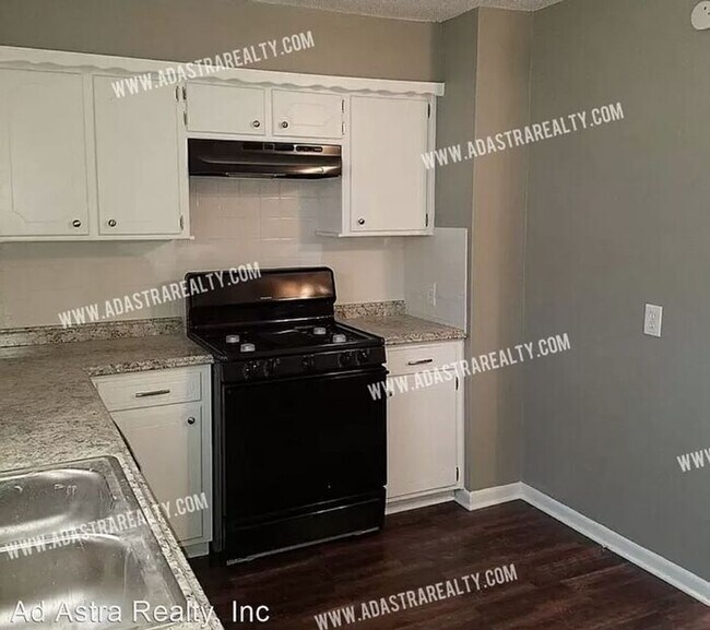 Building Photo - Very Nice Olathe Duplex-Available NOW!!!!