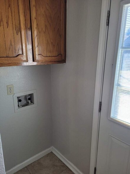 Building Photo - 1608 Bobby Lee Dr
