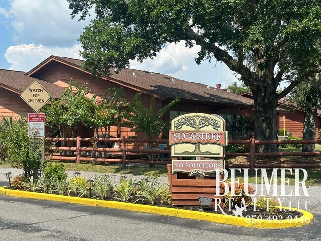 Building Photo - Townhome in SE Pensacola Scenic Hwy locate...