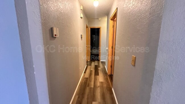 Building Photo - 17316 Valley Crst