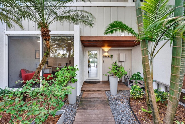 Building Photo - 4945 SW 71st Pl