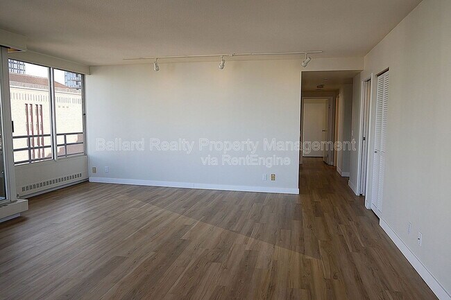 Building Photo - 2125 1st Ave