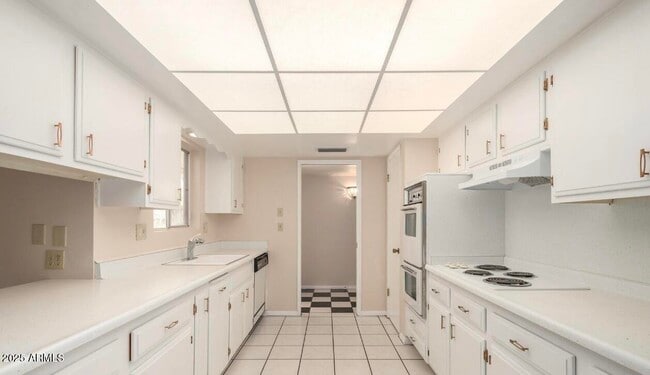 Building Photo - 10207 W Kingswood Cir
