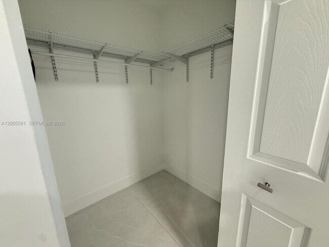 Building Photo - 123 1st St