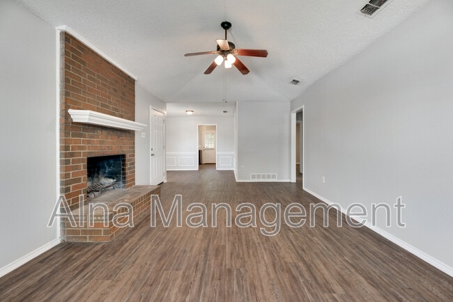 Building Photo - 2212 Windhurst Dr