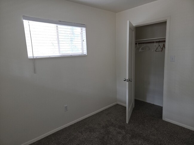 Building Photo - LO808-Sarver