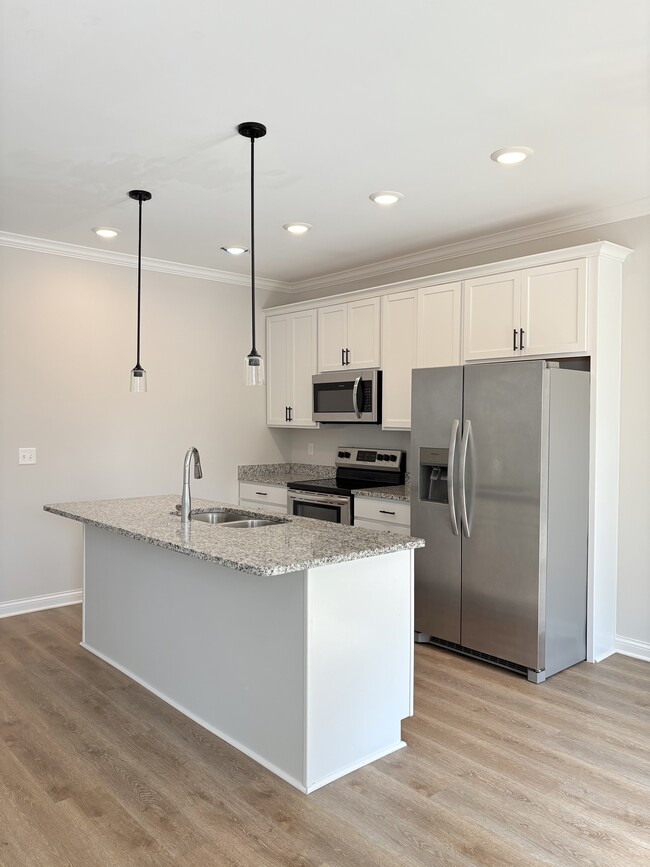 Building Photo - 6538 Fortuna Ave