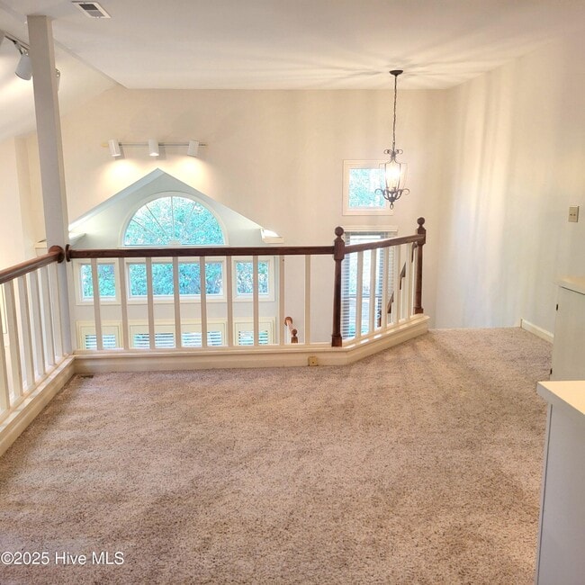 Building Photo - 301 Hampton Dr