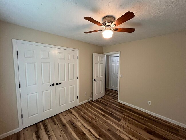 Building Photo - Hidden Gem in Holiday Park Subdivision!