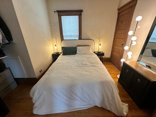 Building Photo - 309 6th Ave NE