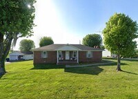 Building Photo - 3 Bed/2 Bad House with detached 2 car garage/shop