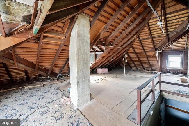 Building Photo - 128 Oak St