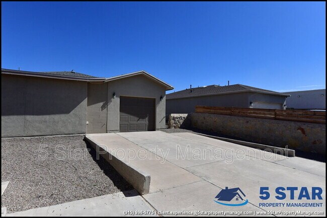 Building Photo - 4825 Mark Avizo
