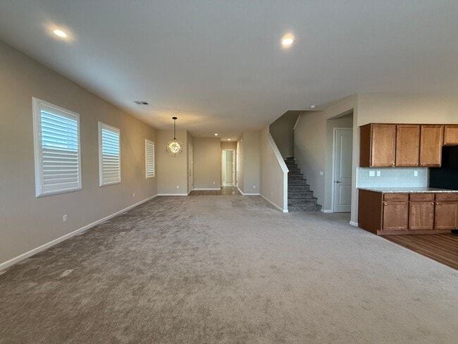 Building Photo - Experience refined living in this beautifully appointed 4-bedroom + den, 3-bath executive residence.