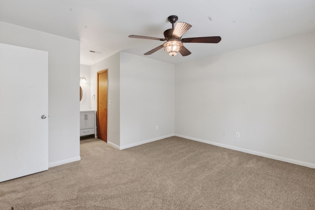 Building Photo - 10228 Nancys Blvd