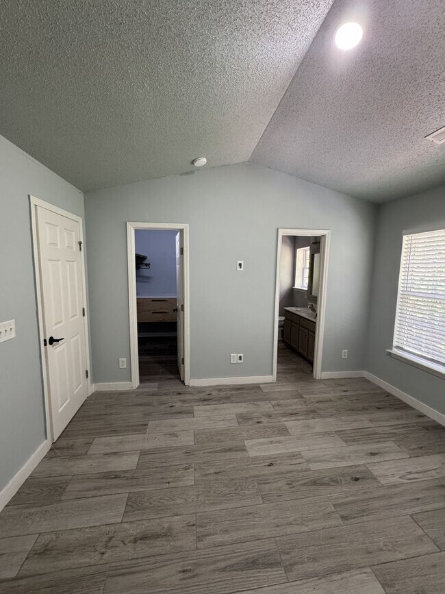 Building Photo - 108 Bridford Downs Dr