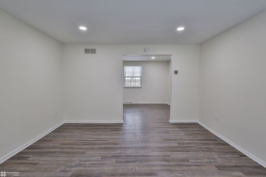 Building Photo - 305 S Warminster Rd