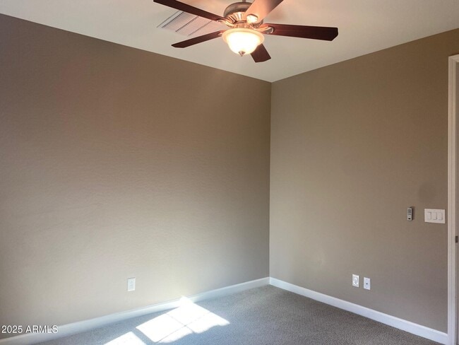 Building Photo - 1945 W Yellowstone Way